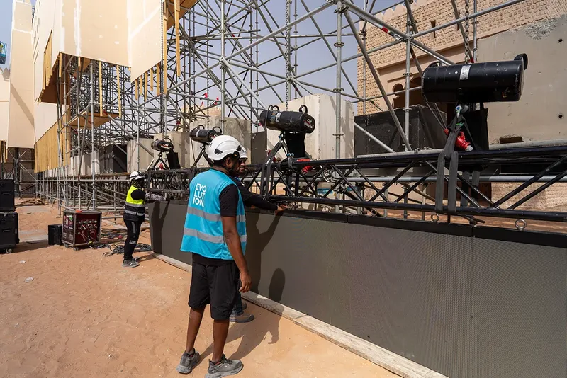 event-site-hoarding-scaffold-wall-stage-crew.webP