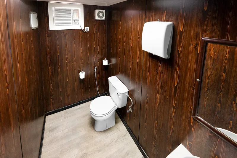 vip-toilet-cabin-loo